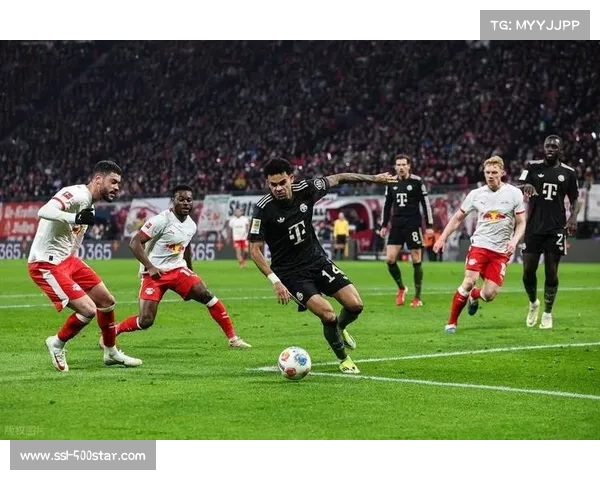 拜仁球迷客场助威，声浪压制主队氛围