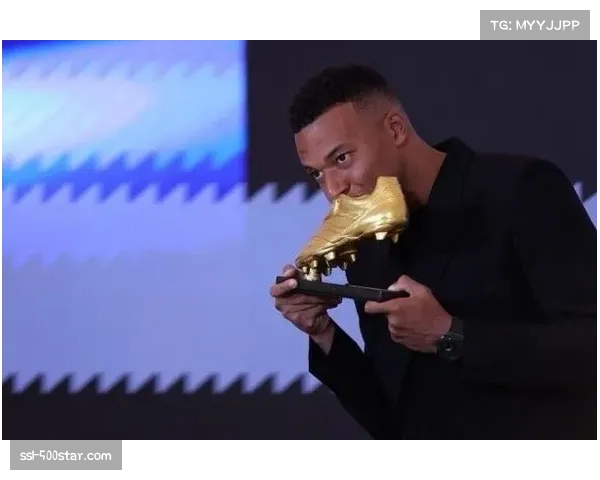 姆巴佩接受简短采访谈及未来:“目前我只专注于帮助巴黎赢得每一场比赛。” 姆巴佩接受简短采访谈及未来:“目前我只专注于帮助巴黎赢得每一场比赛。”